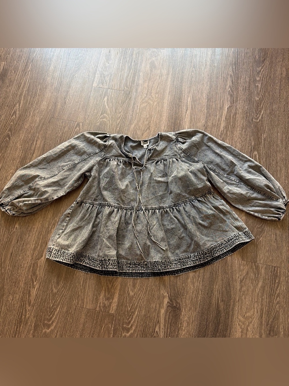 Sage and fig baby doll puffy sleeve denim top size small